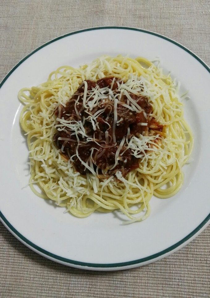 Una foto de Espaguetis con carne y verduras