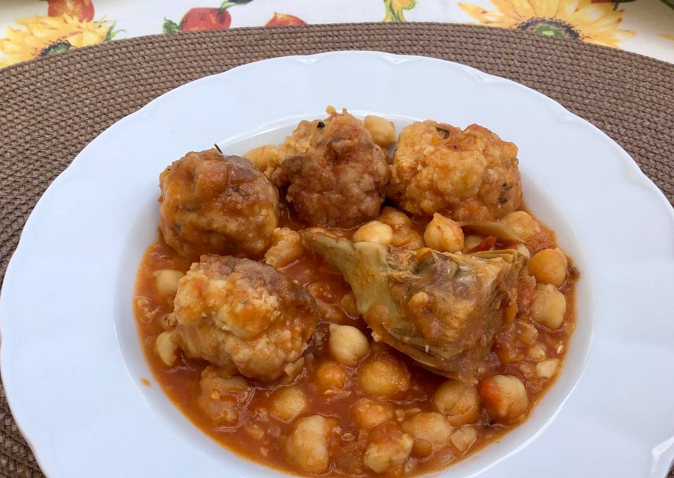 Guiso de albóndigas de bacalao