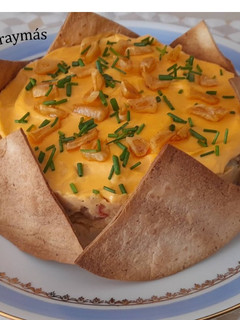 Una foto de Ensaladilla con gambas al ajillo