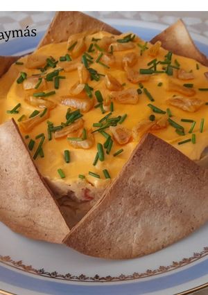 Una foto de Ensaladilla con gambas al ajillo