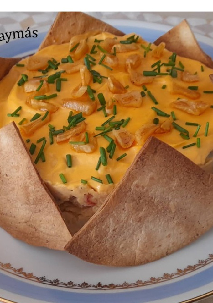 Una foto de Ensaladilla con gambas al ajillo