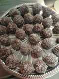 Trufas de brownie y salsa