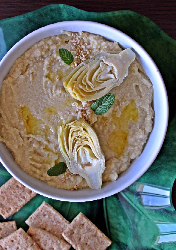 Una foto de Hummus de alcachofa