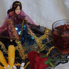 A picture of Persian black tea with dried rose petals.