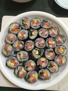 Hình của món Cơm cuộn.