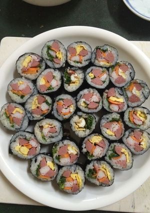 Hình của món Cơm cuộn.