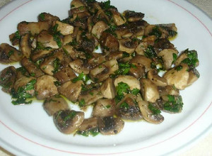 Una foto de Champiñones salteados a la mantequilla con cilantro
