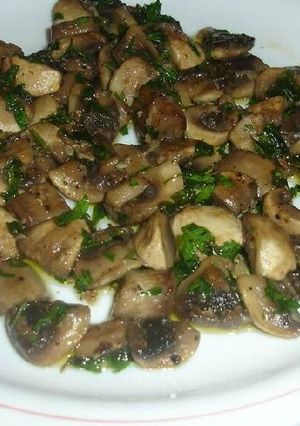 Una foto de Champiñones salteados a la mantequilla con cilantro