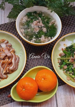 Hình của món Cơm nhà nhiều màu xanh.