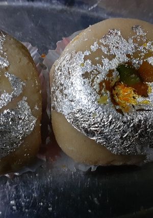 मावे का लड्डू (mawe ka ladoo recipe in Hindi) रेसिपी मुख्य फोटो