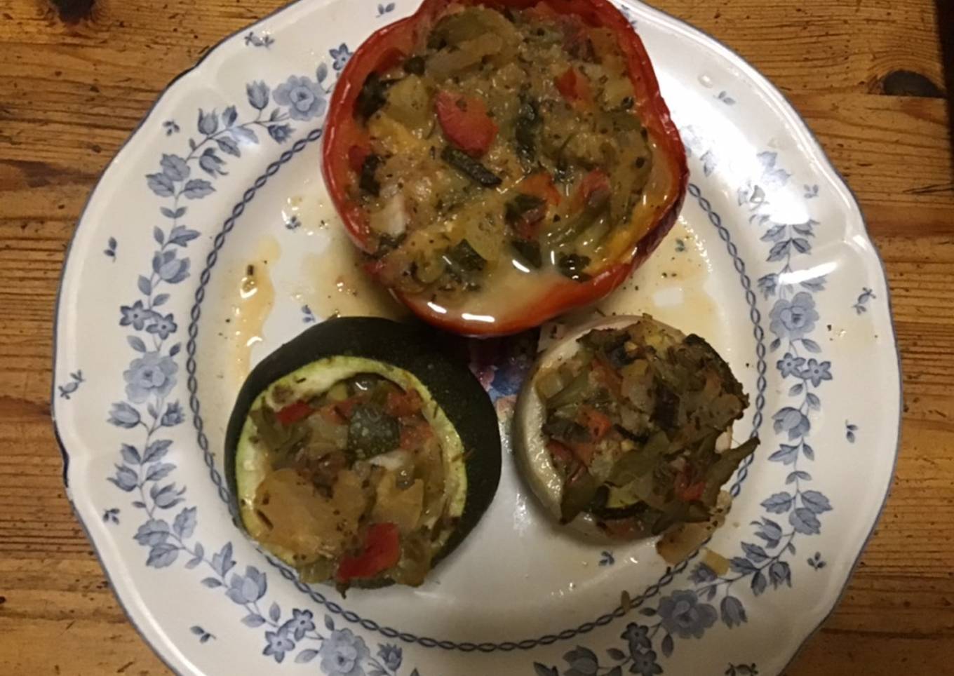 Poivrons courgettes et navets farcis aux légumes