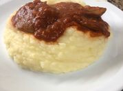 Una foto de salsa para acompañar lengua