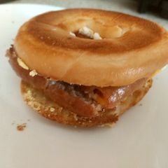 A picture of My Sausage + Cheese Bagel Burger. The 😍.