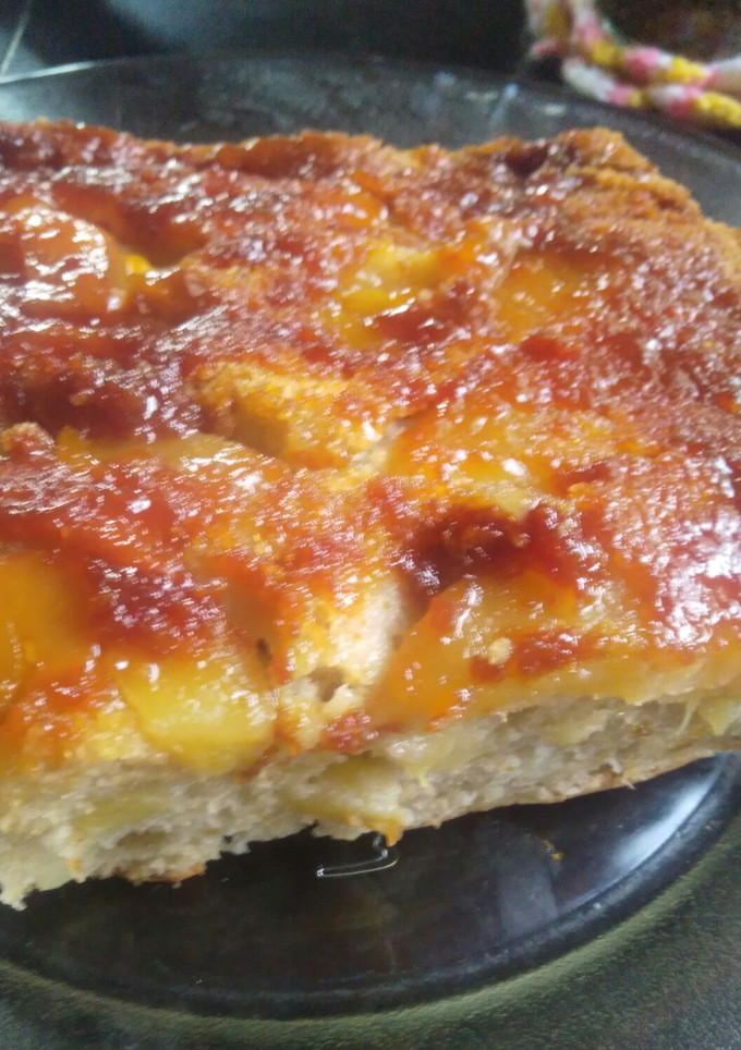 Una foto de Torta invertida de manzanas con bizcochuelo exquisita🎂🍎