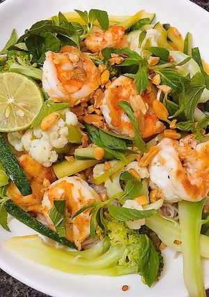 Hình của món Bún lứt trộn tôm chua ngọt.