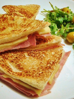 Una foto de Sandwich doble de york y queso