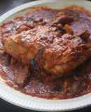 Contramuslos de pollo con tomate y setas variadas