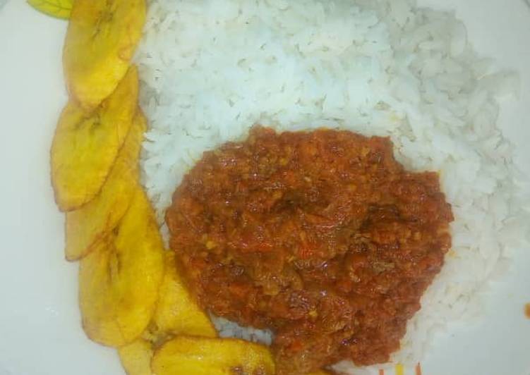 Steps to Make Quick Rice with sauce and fried plantain