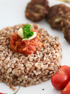 Foto resep Buckwheat and meatballs with creamy tomato sauce
