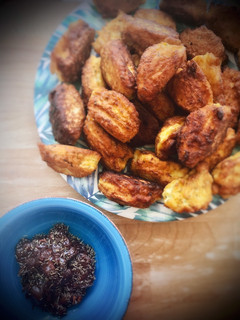 Una foto de Buñuelos de bacalao con salsa de tamarindo casera
