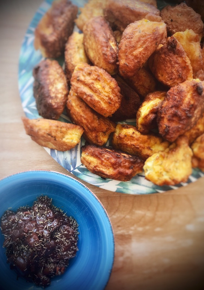 Una foto de Buñuelos de bacalao con salsa de tamarindo casera