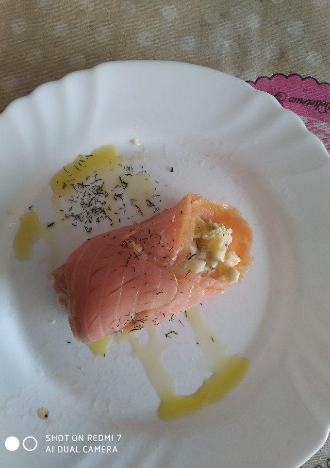 Una foto de Rollito de salmón relleno de ensaladilla 😋