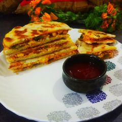A picture of Kulcha sandwich.