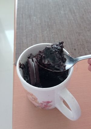 Una foto de Mug cake de oreo en microondas con 3 ingredientes