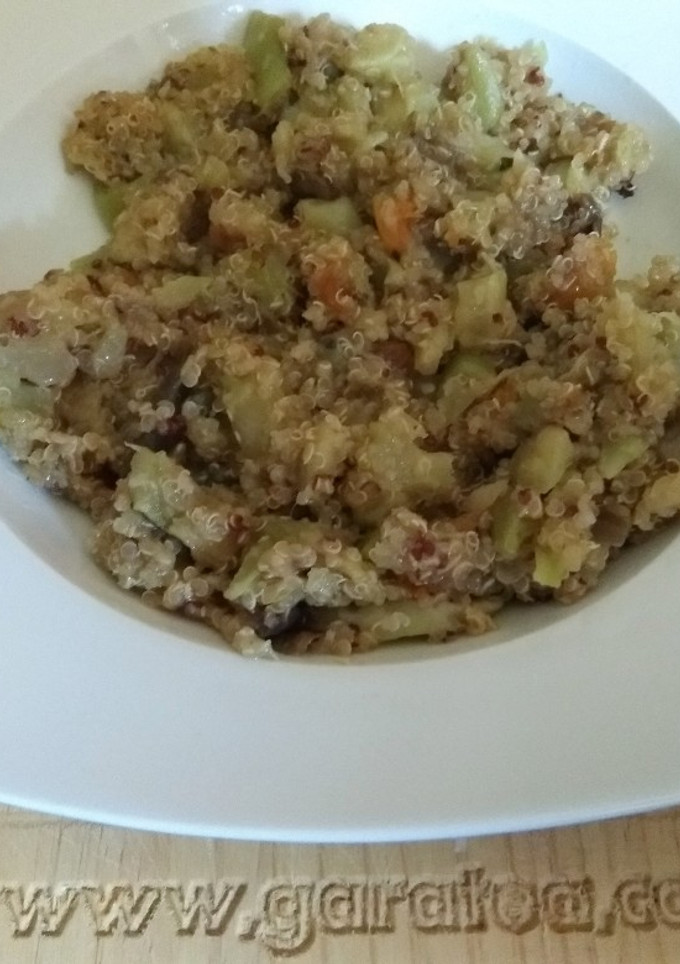 Una foto de Quinoa roja y blanca con verduras