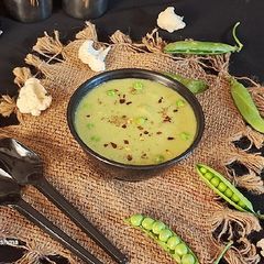 A picture of Creamy Matar cauliflower soup.