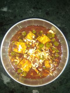 शाही मटर पनीर (shahi mutter paneer recipe in marathi) रेसिपी चे मुख्य फोटो 