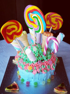 Una foto de Cupcake Gigante con golosinas!