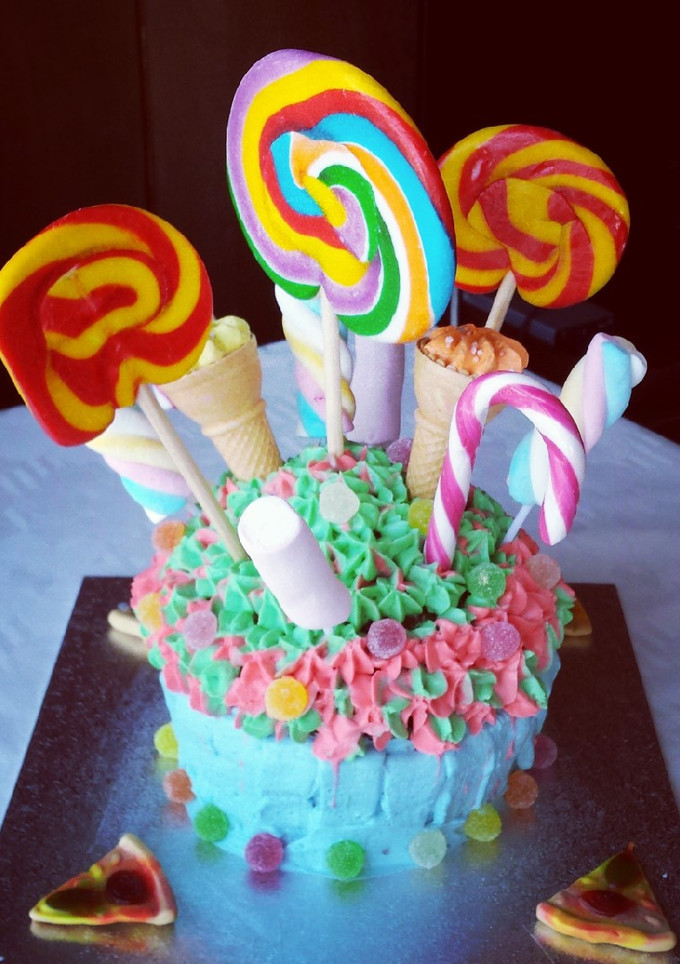 Una foto de Cupcake Gigante con golosinas!
