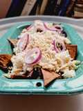 Chilaquiles de mole negro con pollo