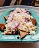 Chilaquiles de mole negro con pollo