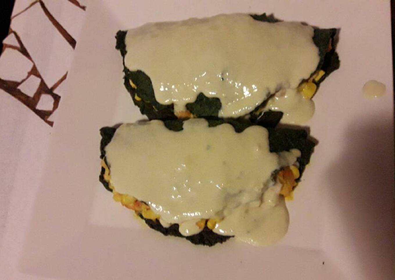 Crepes de acelga con relleno de pollo y choclo y salsa 4 quesos