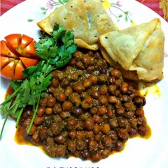 A picture of Samosa Ghoogni.