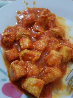 Una foto de Pinchito de pollo con tomate
