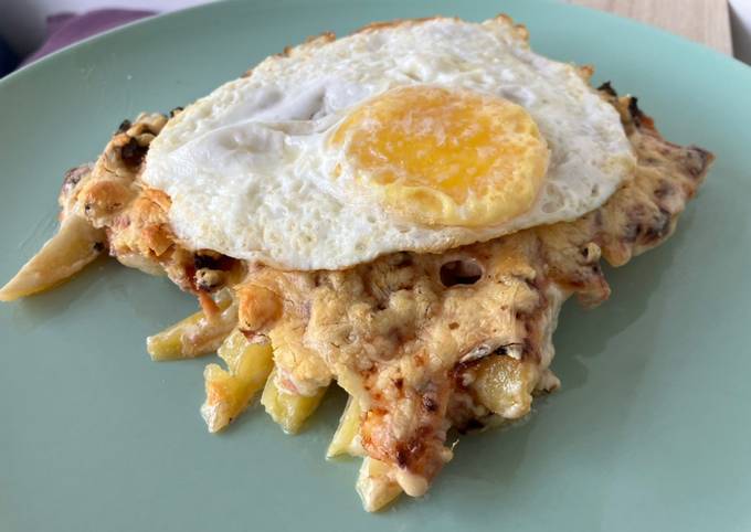 Patatas con queso gratinado y salchichas basadas en Foster's Hollywood  Receta de ⓙⓤⓐⓝⓕⓡⓐ- Cookpad