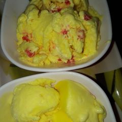 A picture of Pineapple icecream.