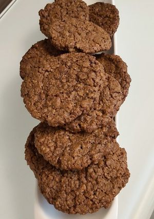 A picture of Thin crust Healthy Oats cookies.