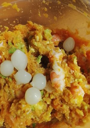 Una foto de Ensalada de boniato y langostinos
