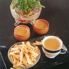 A picture of Namak para 😋😋😋.