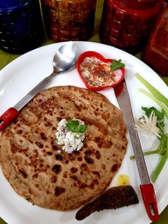 पनीर पराठा (Paneer Paratha recipe in Hindi) रेसिपी मुख्य फोटो