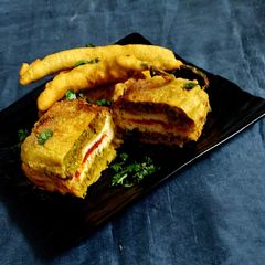 A picture of Ulta Vada Pav.