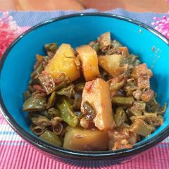 A picture of Aloo sem ki phali.