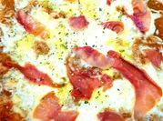 Una foto de pizza integral sin levadura