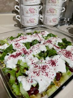صورة لوصفة سلطة خضار بصوص الزبادي لذيذة 🤍
