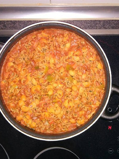 Una foto de Pasta corta con salsa bolognesa a mi estilo