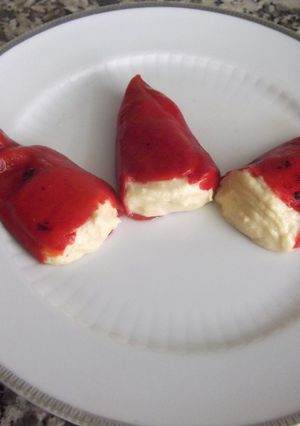 Foto principal de Pimientos del Piquillo rellenos de crema de tortilla de patatas